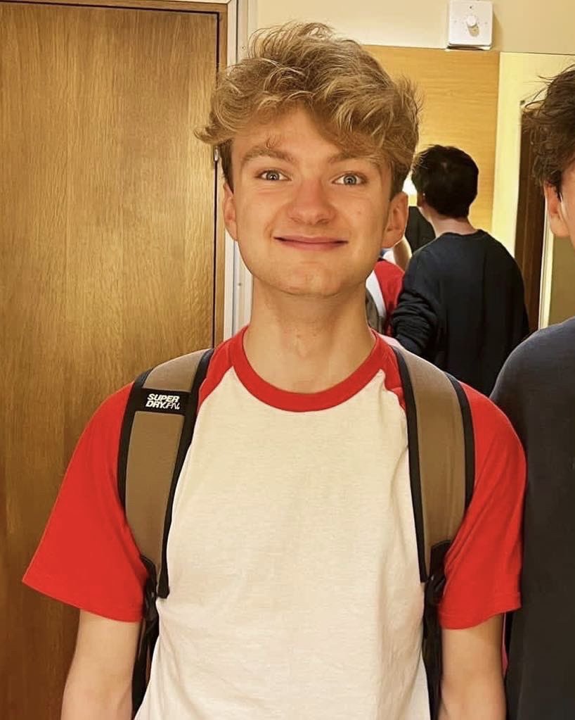 _saori123's tweet image. Look at  this freak ball of sunshine bruh 😭