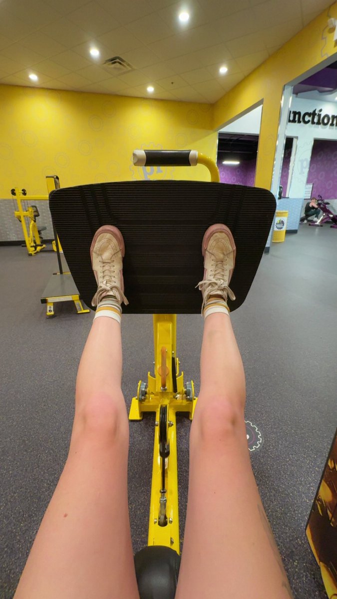 sillydangus's tweet photo. favorite thing to do at the gym https://t.co/tiqgcaHjFw