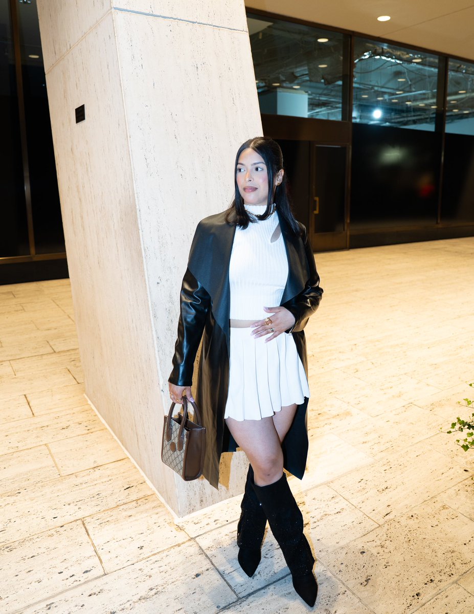 xolenaaaa's tweet image. God took his time, then added leather 🖤