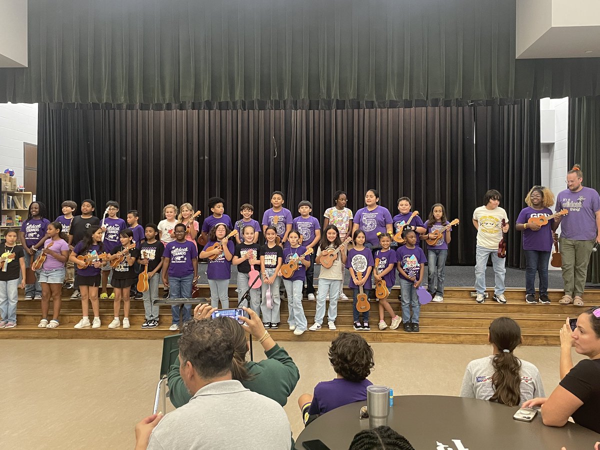 What a fabulous way to wrap up the school year! Our End-of-Year Celebration had it all—adorable animals at the petting zoo, fun with tattoo artists, and a show-stopping finale from the Ukulele Club! #SchoolYearFinale #EndOfYearFun #UkuleleVibes