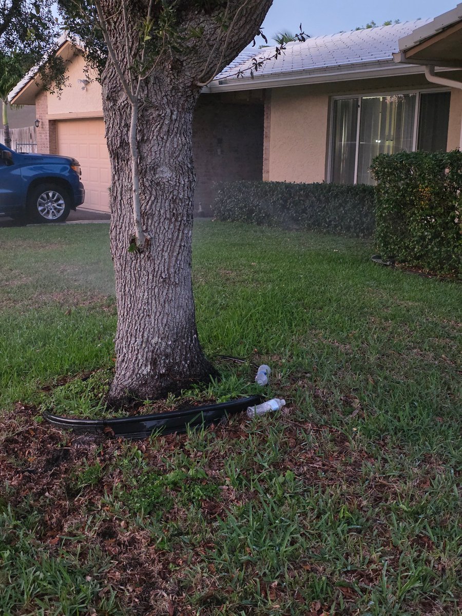 TRoberts313's tweet image. Hey @Xfinity you guys got people digging up yards in my neighborhood to put your lines in. Don't appreciate them leaving their trash in my yard... Do better. #xfinity #comcast