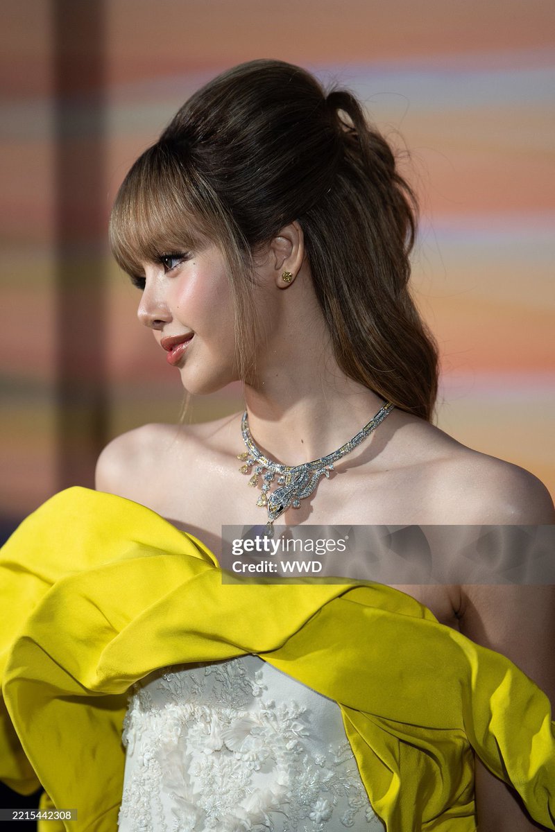 ลิซ่าในงานเปิดตัวคอลเลคชั่น POLYCHROMA ของ <a href="/Bulgariofficial/">Bvlgari</a> ที่ซิซิลี ประเทศอิตาลีค่ะ คุณบอสสวยมาก💜

LISA BVLGARI POLYCHROMA #LISAxBvlgariHighJewelry #LISAXBVLGARI 
<a href="/wearelloud/">LLOUD</a>