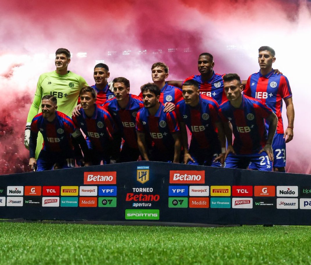 Hay equipos que demuestran lo que es jugar con el alma y con amor a la pelota. Este #SanLorenzo es eso.

A Semissssssssss