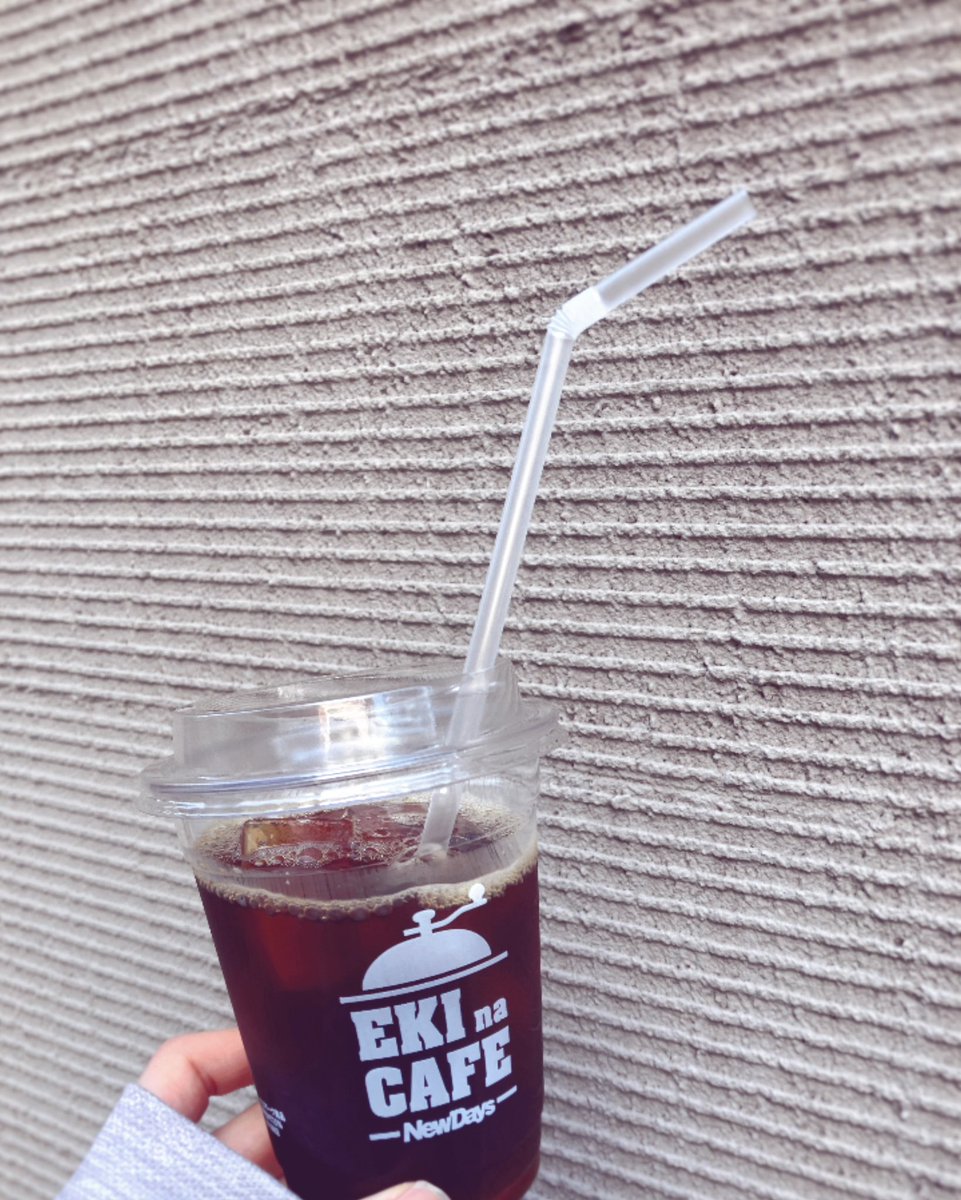 k_ikaox's tweet photo. ニューデのクソ長ストローは夏の季語 https://t.co/UNBtkmYFf2