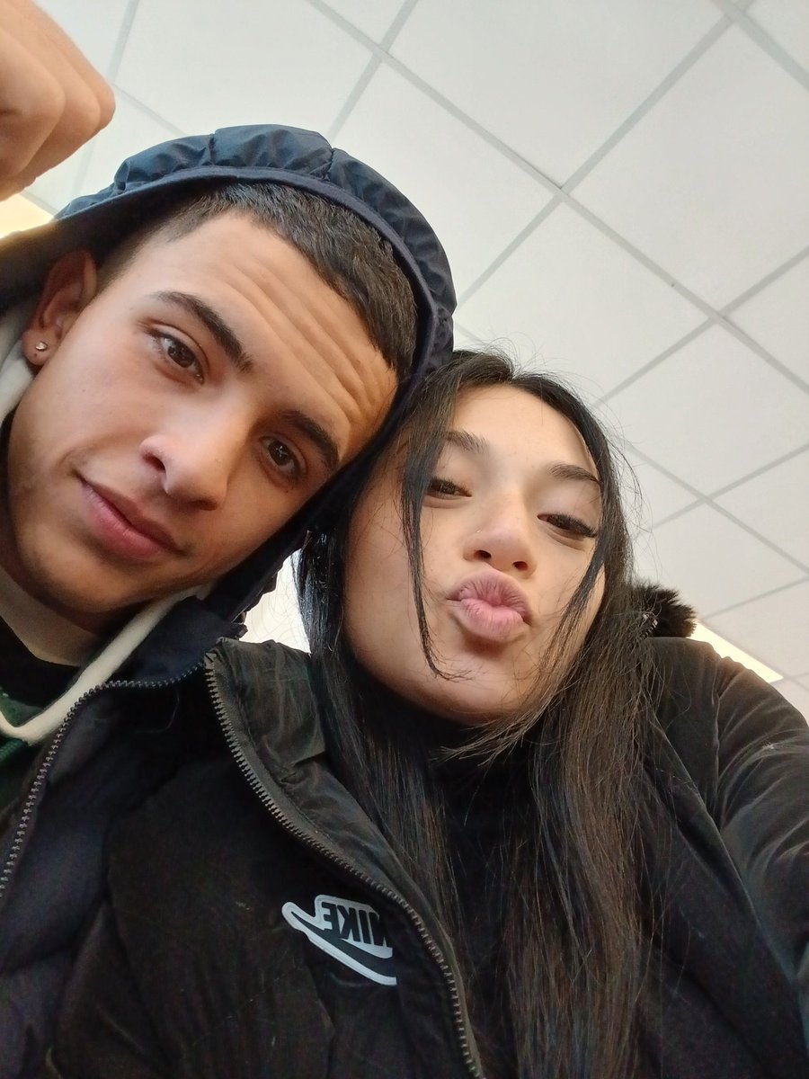 Que mujer tengo conmigo...Perdon mi amor por aveces no darme cuenta lo que tengo a mi lado personas como vos ya no quedan te amo amor mio,gracias por quedarte siempre apesar de tantas cosas que te hice pasar todavia estas a mi lado no hay palabras para agradecerte.