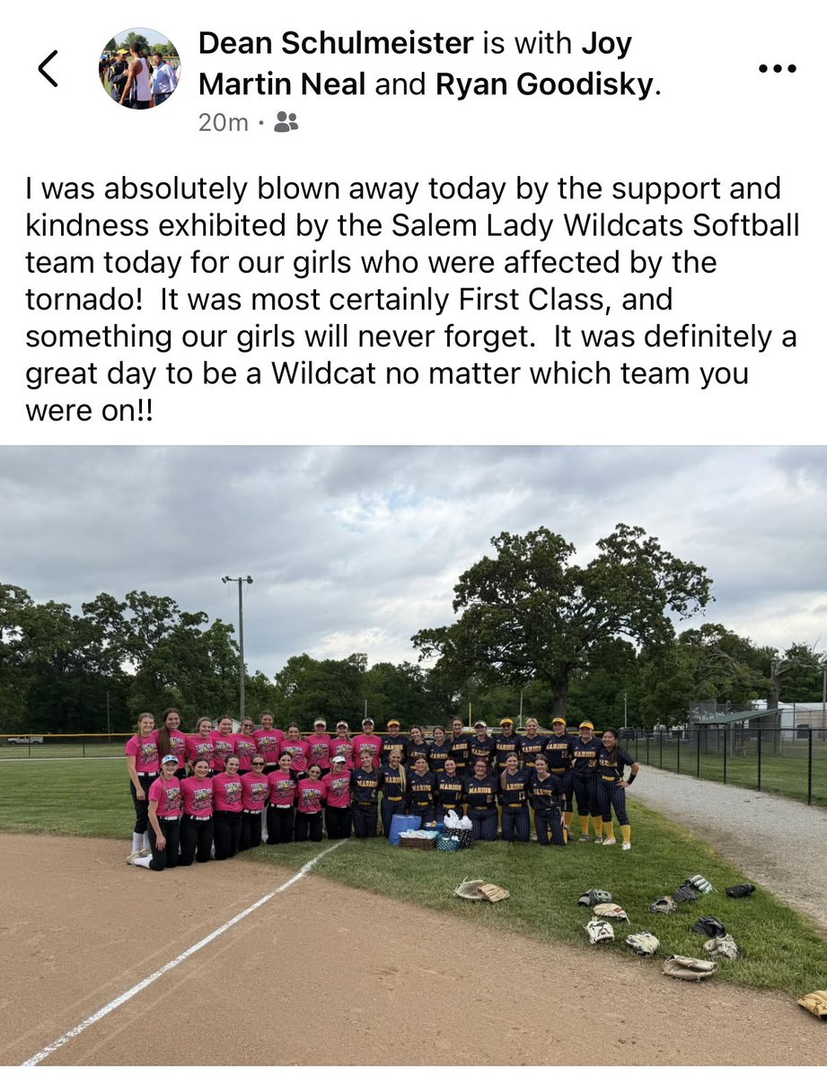 MarionWildcats's tweet image. Great leadership at Salem! It’s been a really tough weekend for many of our families and this gesture went a long way today! It’s more than a game! Thank you! @RRSportsCentral @section618 @wmixsports @STLhssports @1035ESPN @WGGH_Radio