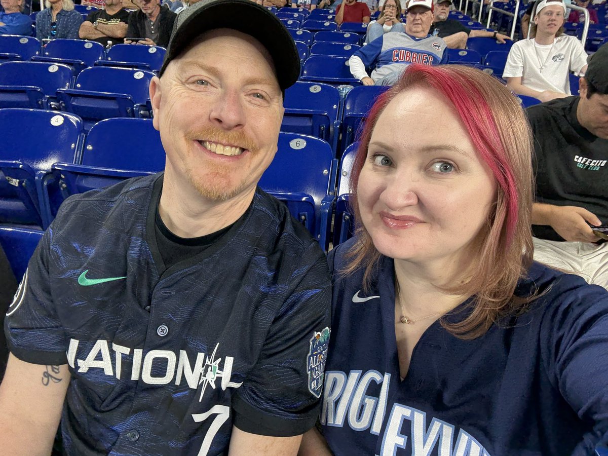 Meg_Johns17's tweet photo. @PatandRon670 The Johns family is in Miami all the way from Vancouver Wa to root for the Cubbies! ⚾️♥️💙 https://t.co/FPpQpY6mid
