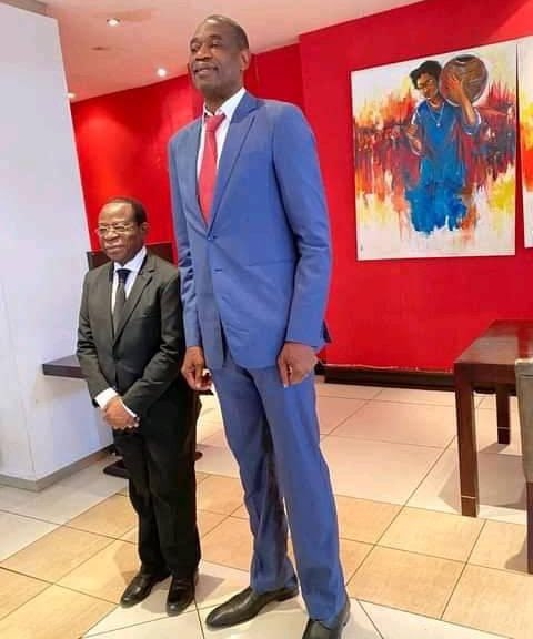 Quand mon diplôme universitaire rencontre pour la première fois le SMIG congolais… le choc est brutal. Mdr !