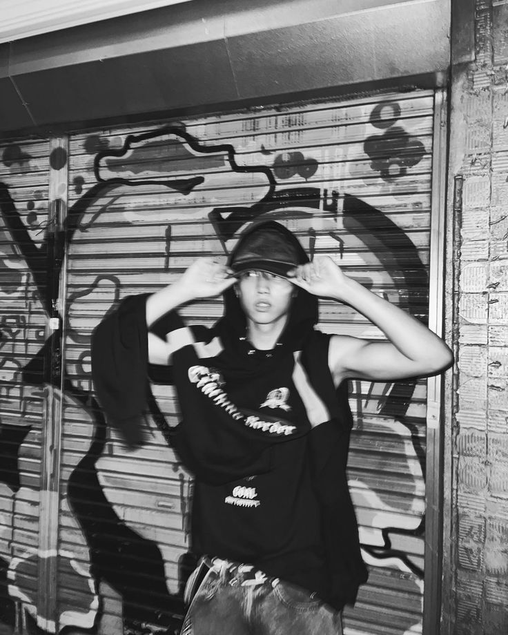 Midnight moves, city grooves.