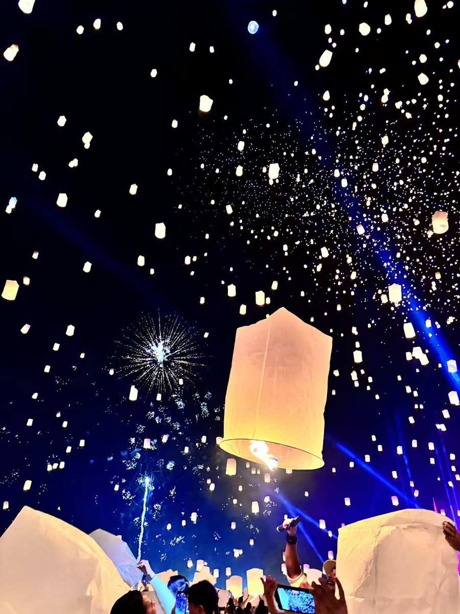 最近又可以静下心来看书和电影了。怪物monster和死亡笔记一样好看！