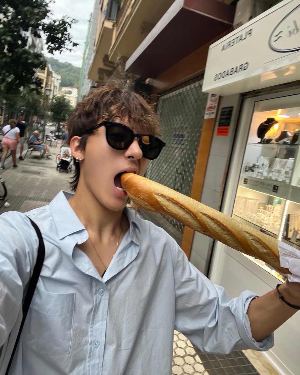 eunwoo tweet media
