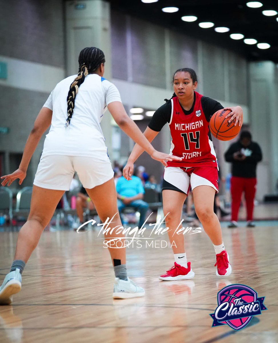 BranLumill730's tweet photo. Keep working and grinding @carine_buckets . Pics from The Classic this past weekend in Louisville KY. 4-0 #LegendsU #McKey #MND #15U @Legends_Bball @DrewFladung @BryceMcKey @SelectEventsBB https://t.co/kQlaitBS1r