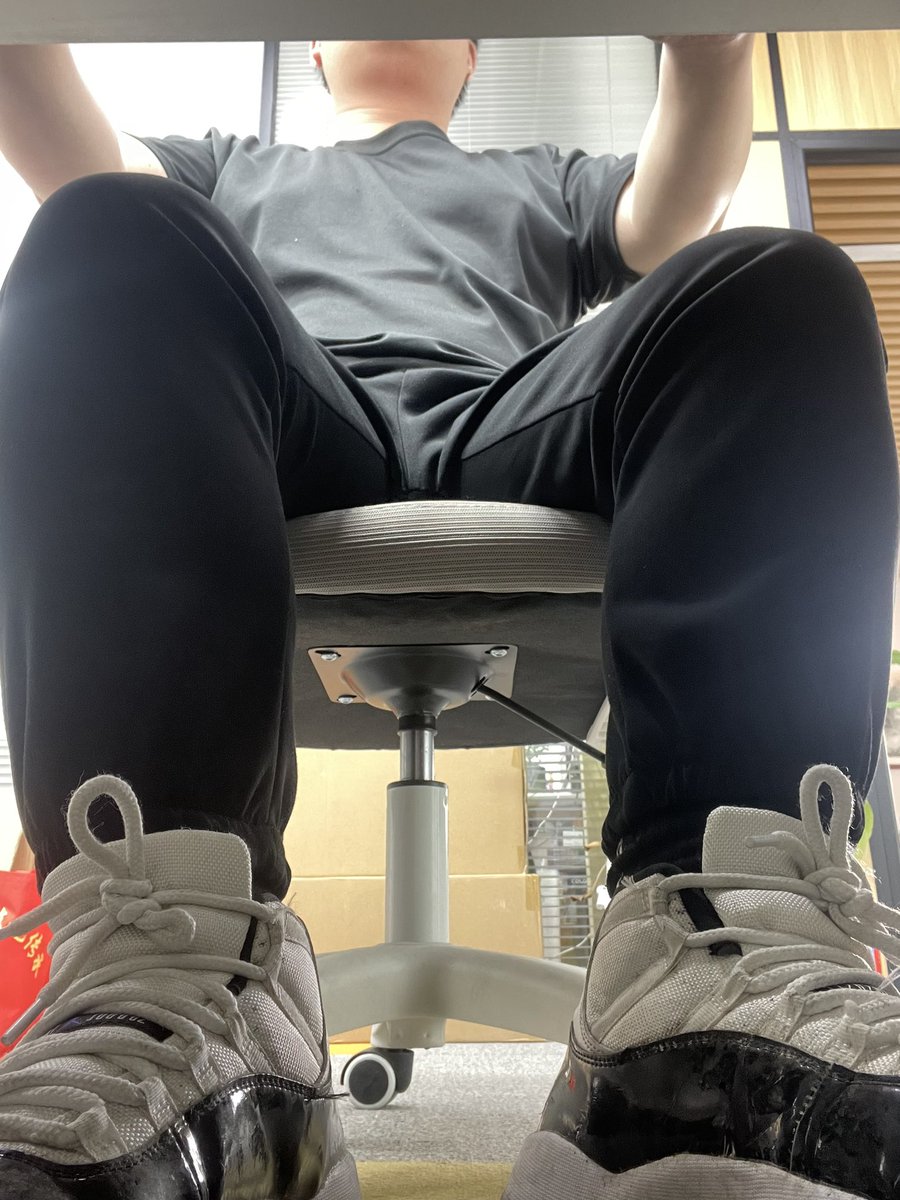 朋友说我把44的脚拍成了41，那就给你们看看44的另一个角度？