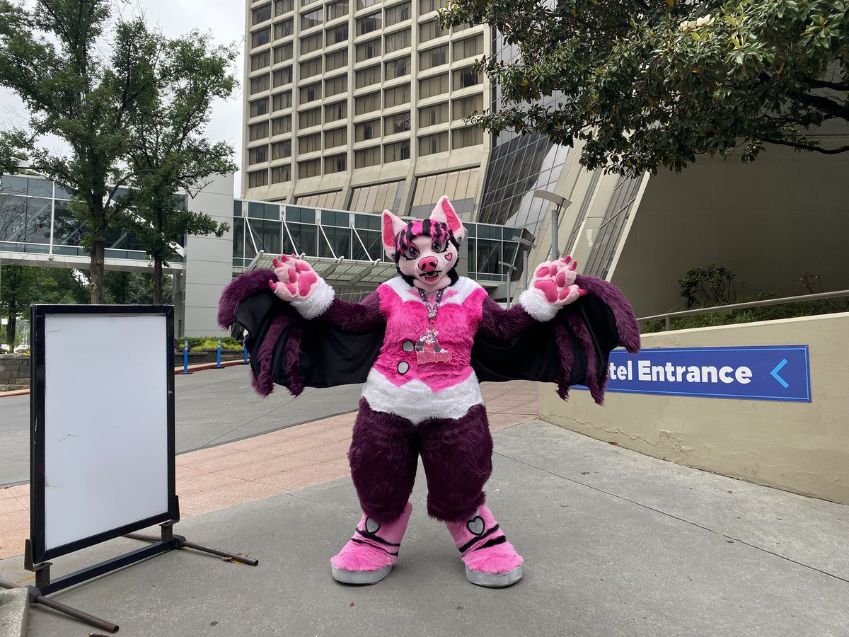 BatteredBadger's tweet image. Hey Ghoulfriends! Wanted to post some more fursuit pics from #FWA2025 to show off my Batulaura fursuit! 🦇