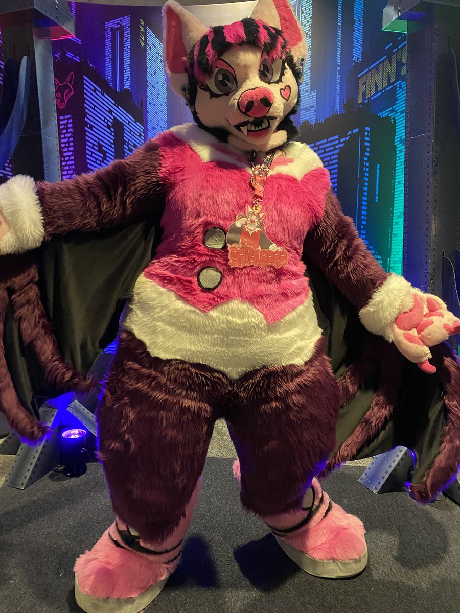 BatteredBadger's tweet image. Hey Ghoulfriends! Wanted to post some more fursuit pics from #FWA2025 to show off my Batulaura fursuit! 🦇