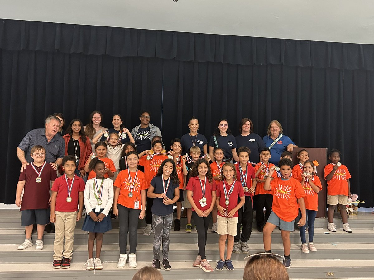 CoralSunsetAP's tweet image. Celebrating student success with our end of the year @RootsAndWingsFL awards! Great job showing up @sunset_coral 
#gains #readingprogram @GarvinShaw @LaCristaParker