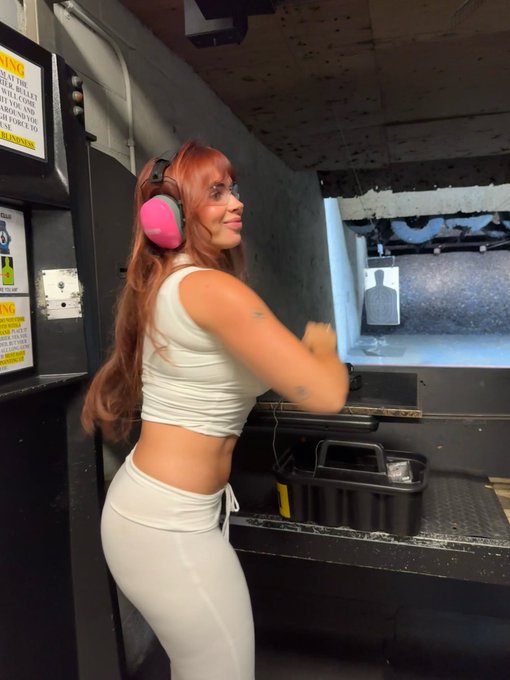 Also I have abs now https://t.co/iEEcraG1BO