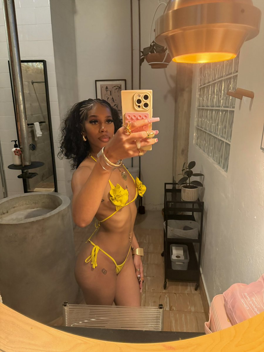 LexWithDaTea's tweet image. vacay time🏝️⛵️🛥️☀️🍉⛱️