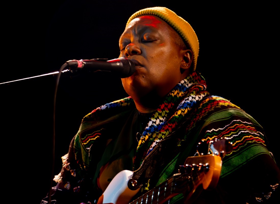 Héctor Aravena Appelt (@hector_aravena_) on Twitter photo #MeshellNdegeocello en Chile: una forma de comunión. El profundo sentido del ser afroamericano I <a href="/OfficialMeshell/">Meshell Ndegeocello</a>; <a href="/rockaxisoficial/">Rockaxis</a>
Reseña por <a href="/juliasandoval/">Julia Sandoval</a>: rockaxis.com/vanguardia/sho…
Galería por Octavia Rojas: rockaxis.com/vanguardia/gal… #MeshellNdegeocello en Chile: una forma de comunión. El profundo sentido del ser afroamericano I <a href="/OfficialMeshell/">Meshell Ndegeocello</a>; <a href="/rockaxisoficial/">Rockaxis</a>
Reseña por <a href="/juliasandoval/">Julia Sandoval</a>: rockaxis.com/vanguardia/sho…
Galería por Octavia Rojas: rockaxis.com/vanguardia/gal…