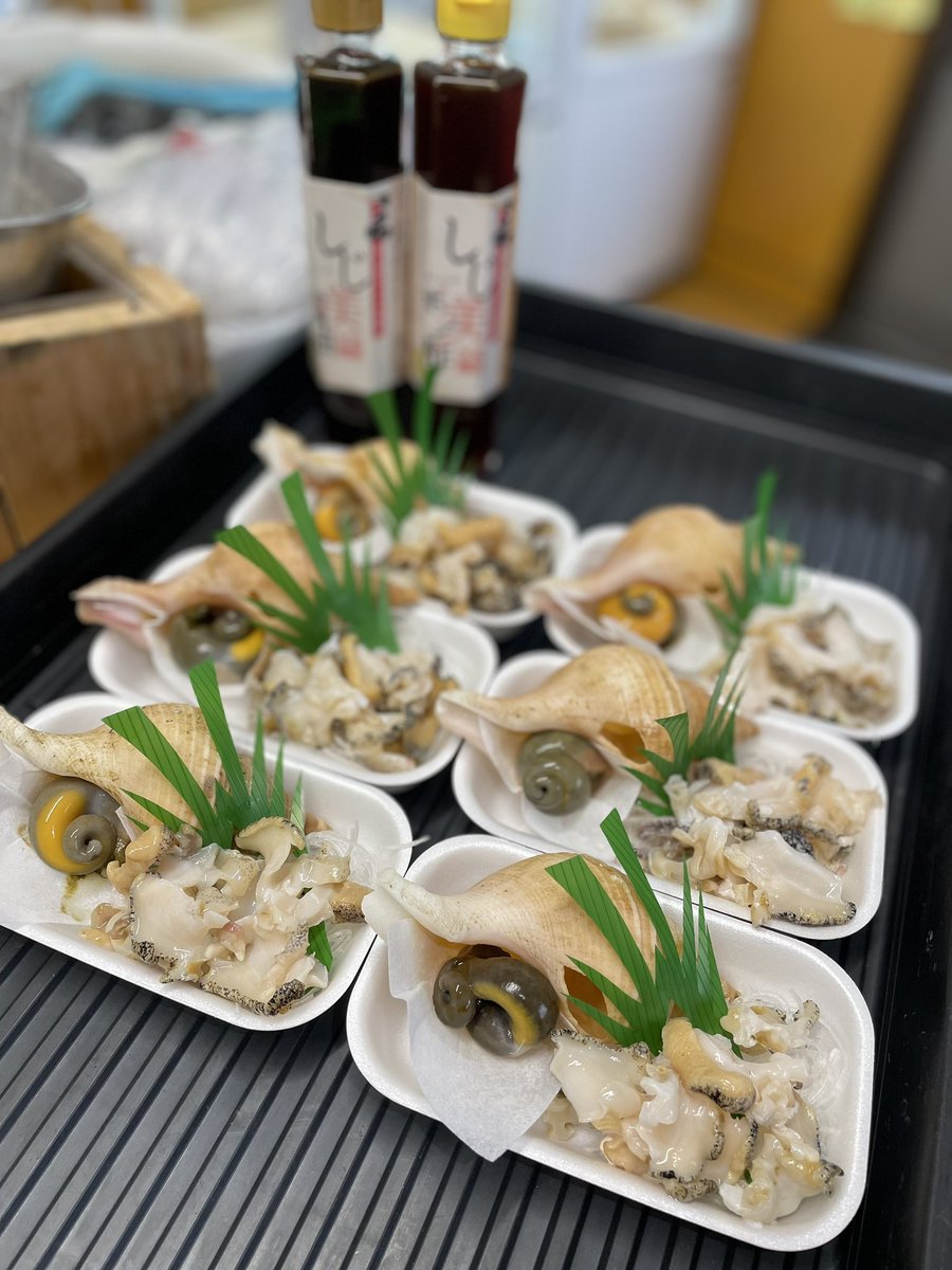 On5uHB9pGAWeqCj's tweet photo. おはようございます☔️寒い一日になりそうですね😆今日も時鮭厚切り切身🥩🉐フェア〜🎉お手軽にご飯🍚に乗っけたり軍艦🍣に🆕まかない海鮮カップ生縞エビ🦐とびっこ入り＆薬味たっぷり平目のタタキに貝盛りetcご用意しております☺️
続く→
#登別 #まるひろ伊藤水産 #魚屋 #刺身 #干物 #鮮魚店 https://t.co/42ybo2iQtU