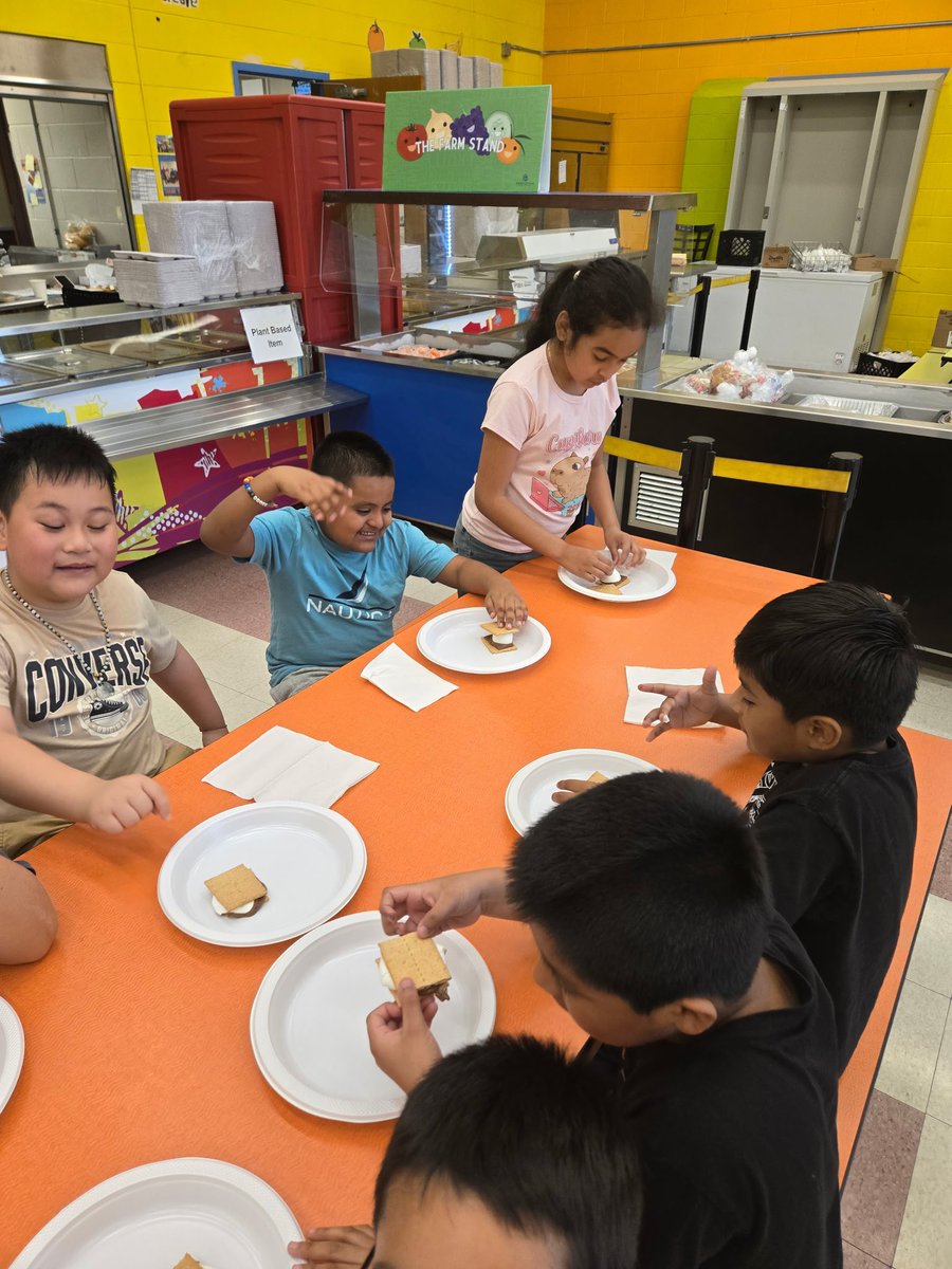 CliftonSchool12's tweet photo. On Friday, Mrs. Caraballo’s 2nd graders enjoyed their earned reward of s’mores!!! Life is sweet in 2nd grade 🍫 @cliftonschools @cliftonsupt #obeClifton #pandapride🐼 https://t.co/H3AMwvfxNR