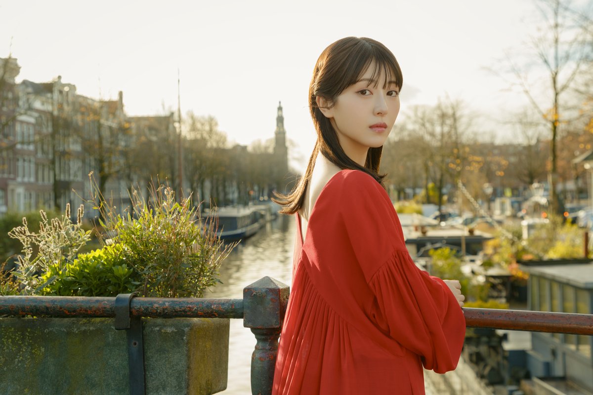 浜辺美波、25歳記念の写真集 『25（ニジュウゴ）』8/22(金)発売決定