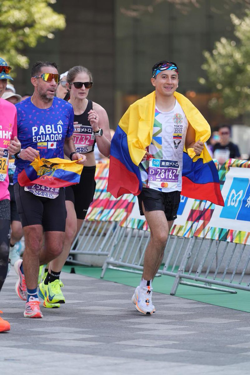JohnReimberg's tweet image. Felicitaciones al Cap. Juan David Ávila de @PoliciaEcuador quien está a punto de convertirse en el primer policía del🇪🇨en participar en 5 de seis maratones más importantes del mundo. Al igual que la carrera policial,el deporte requiere de disciplina y perseverancia. Enhorabuena.
