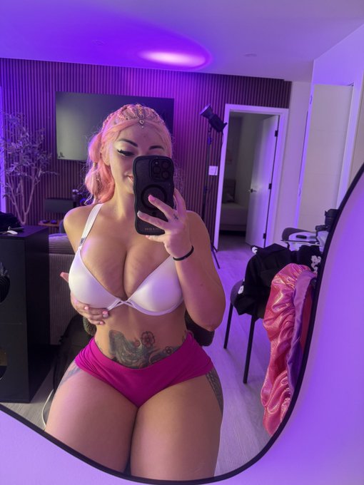 Watch MsTriggaHappy's leaked NSFW photo on TwXstars