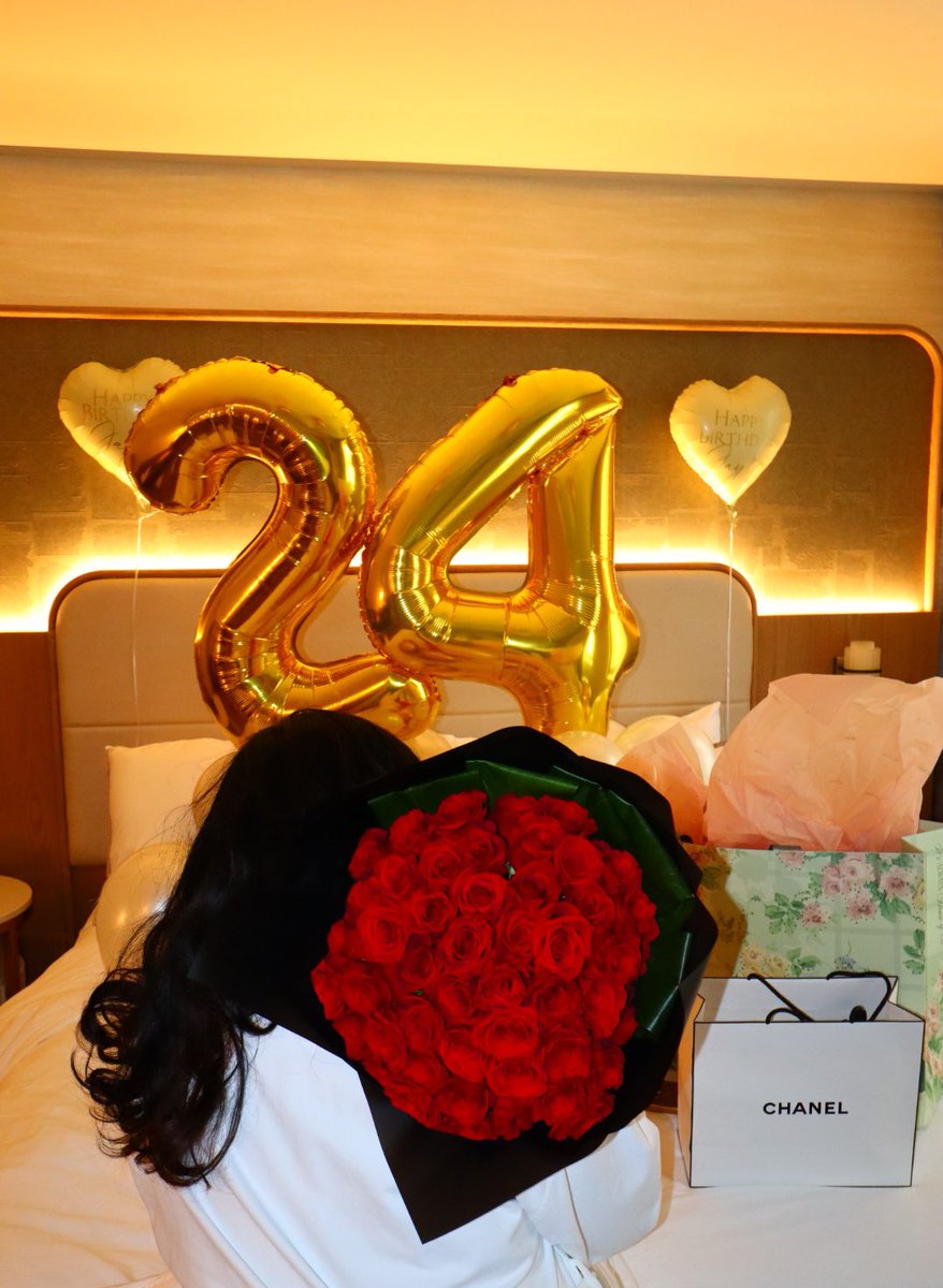 AmirJayla's tweet photo. Same time next year? #24 🎂❤️ https://t.co/vYr76GJlFS