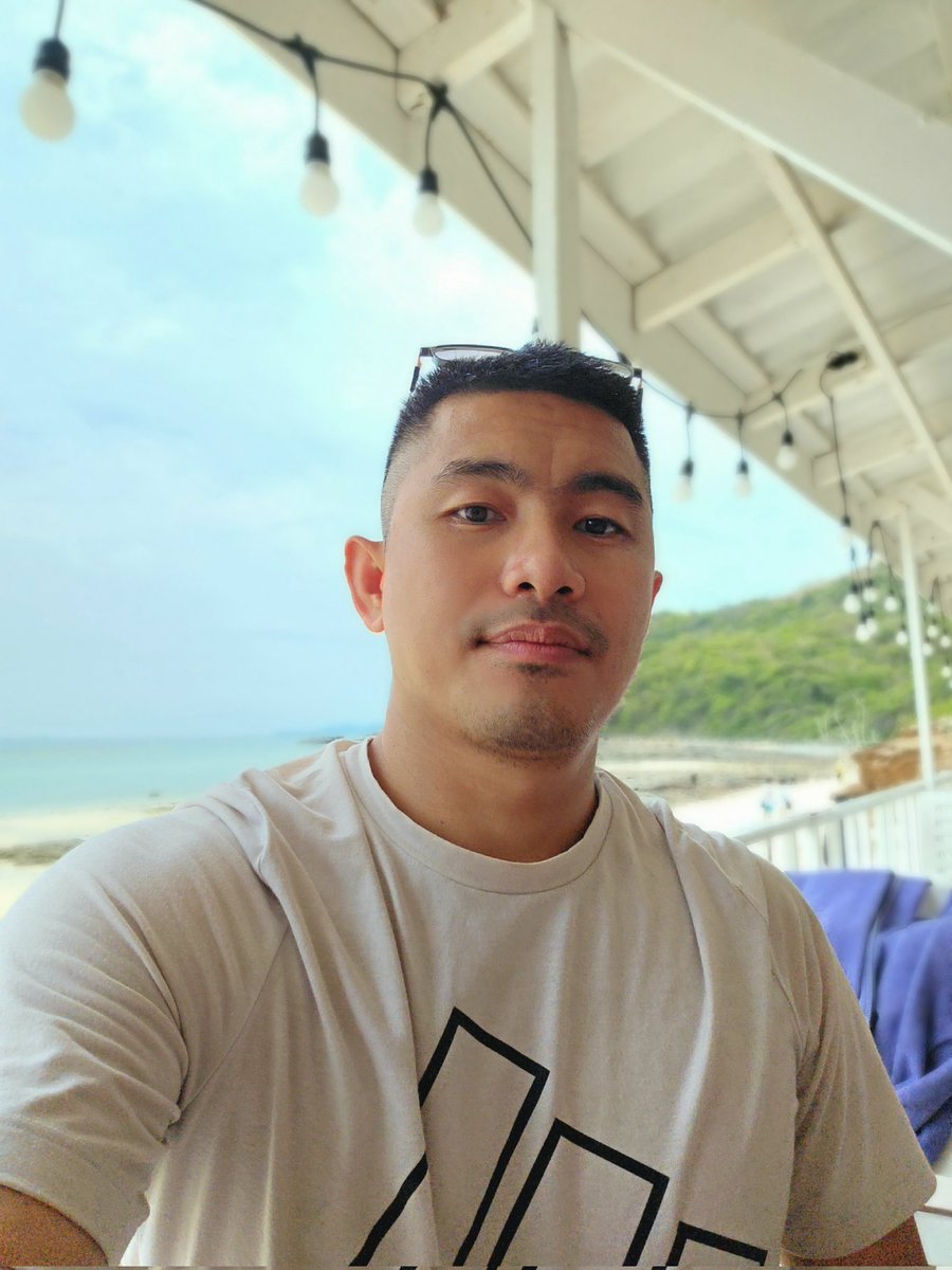 ສຸລິສັກ tweet media