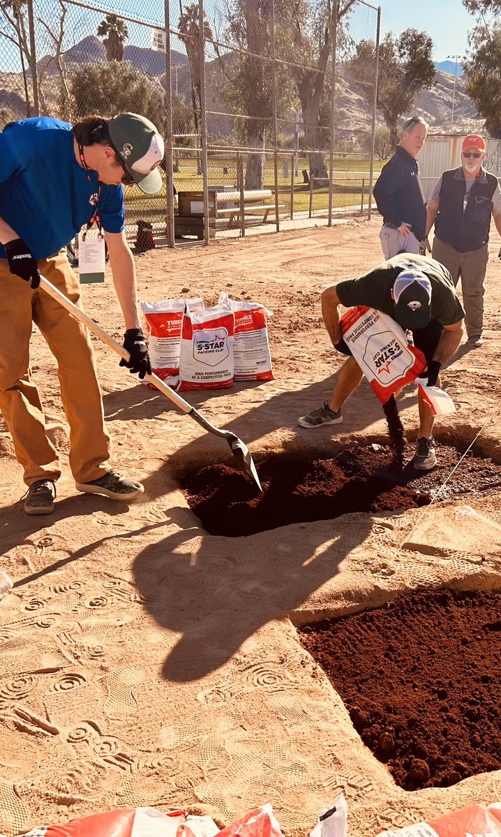 Turfaceproducts's tweet photo. Before the players take the field, we do.
#groundscrew #turface #dirtgottaloveit #turfaceproducts https://t.co/e5ZSBPtVlS