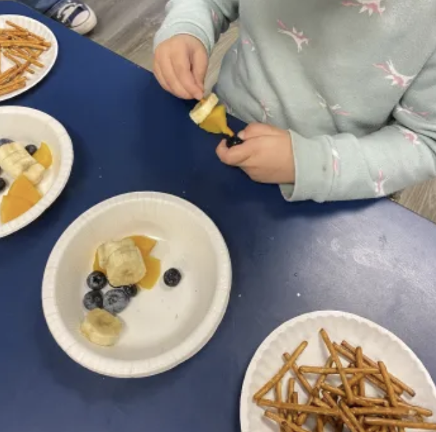 ucanr's tweet photo. Every Head Start student in Calaveras County is learning lifelong healthy habits—thanks to CalFresh Healthy Living, UC, and partners like The Resource Connection. 🍎🏃‍♀️ 
#SnapEdWorks #SupportSNAPEd #SNAPEd #CalFresh
https://t.co/tdTxW0nt8G https://t.co/3ZbqJKcTeG