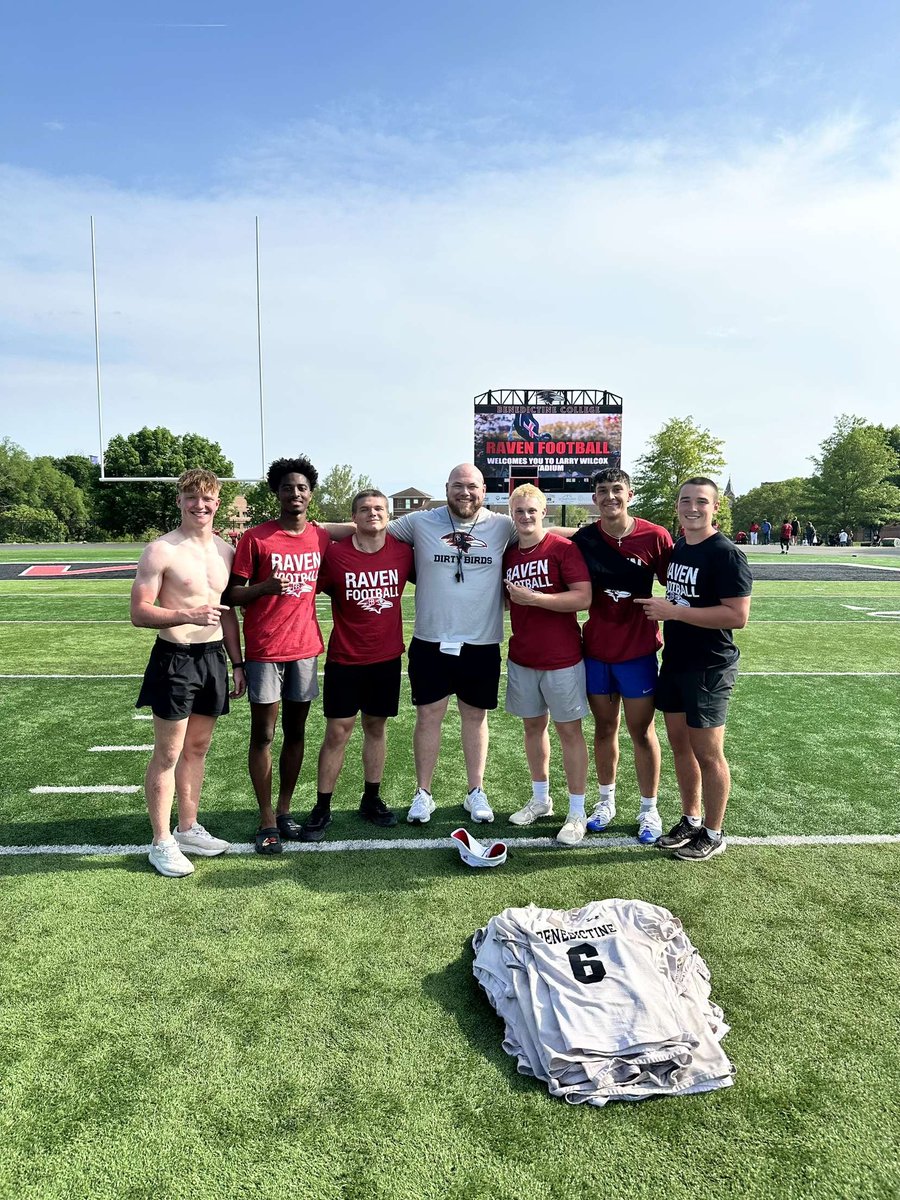micah_mayer44's tweet image. thank you @Coach_Bower_ @coach_JLeonard for a amazing camp.