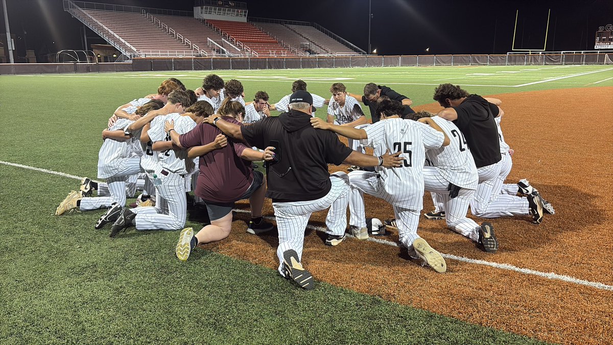 Final score from DeSales: Bullitt Central scores 4 in the 7th and wins 5-1. Thank you to seniors Peyton, Hunter, and Avery for their leadership &amp; commitment. Special congratulations to Avery Roy who was selected to the All-Tournament team. #GoCougs #CROSSisBOSS #ThankYouSeniors