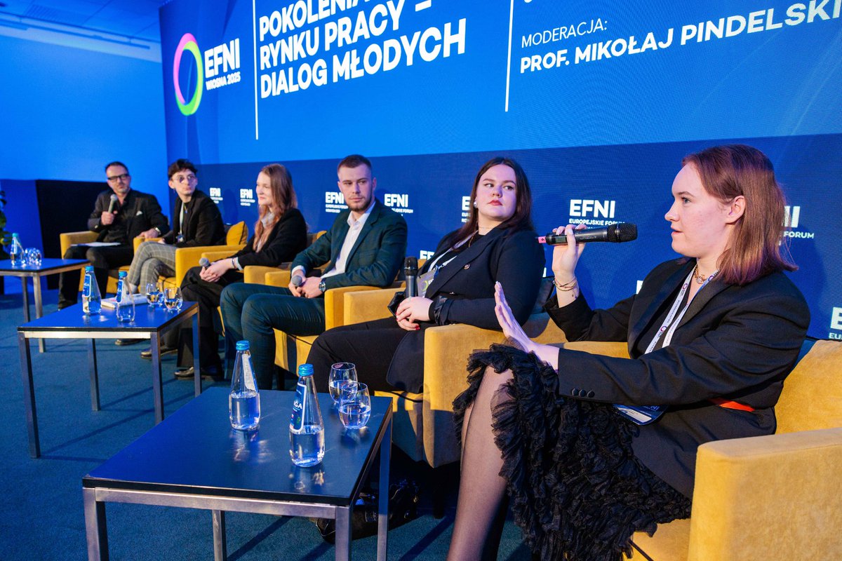 Pokolenie Z – elastyczność, sens pracy, sprawczość. 🌐
Pokolenia X i Y – stabilność, znane mechanizmy, długofalowe relacje. 🔄

Czy można to pogodzić? Można i trzeba!

...Ale jak to zrobić?

👇 Przeczytaj 👇 
efni.pl/2025/04/16/pok…