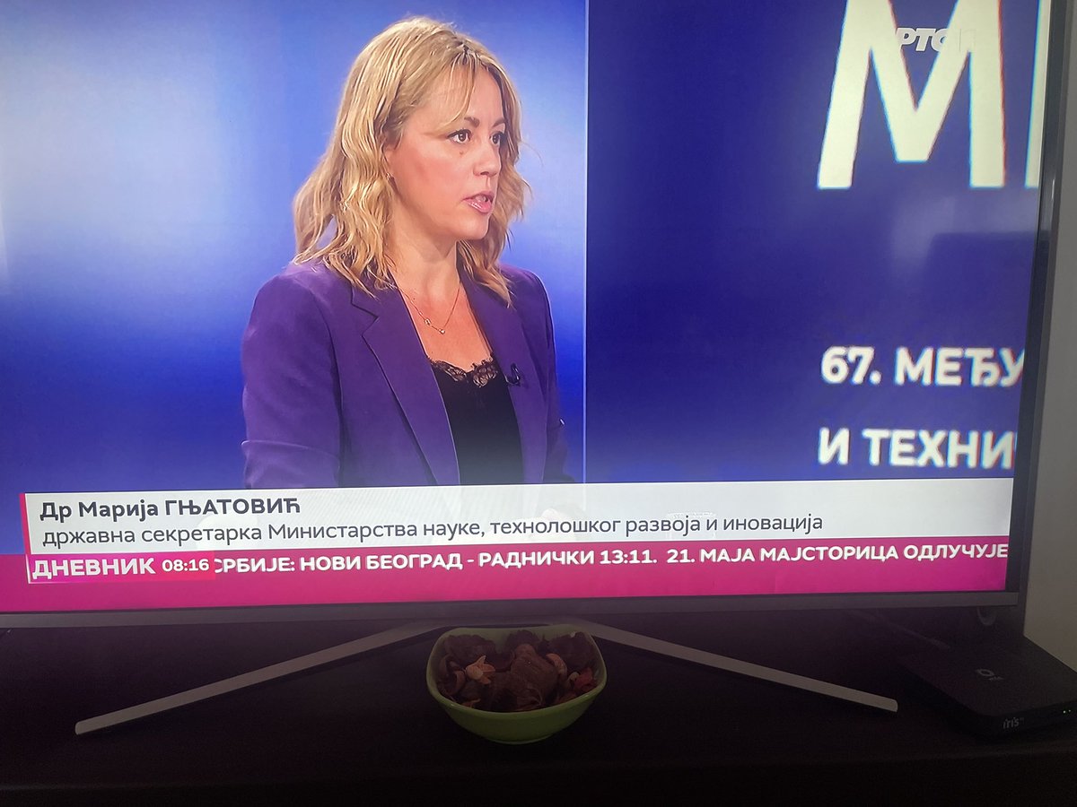 Разговор је трајао око 7 минута. Реч “заправо” је употребила тачно 16 пута.