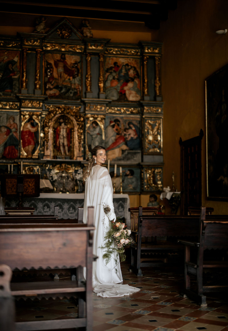 🏰 Una joya que conserva un retablo de tendencia castellana del siglo XV, procedente del histórico Castillo de Viñuelas (Madrid).

📷@nolita_studio

#castillodelamonclova #sevilla #seville #bodas2025 #bodassevilla #bodasevilla #diadelpadre #weddingplannersevilla #bodasensevilla