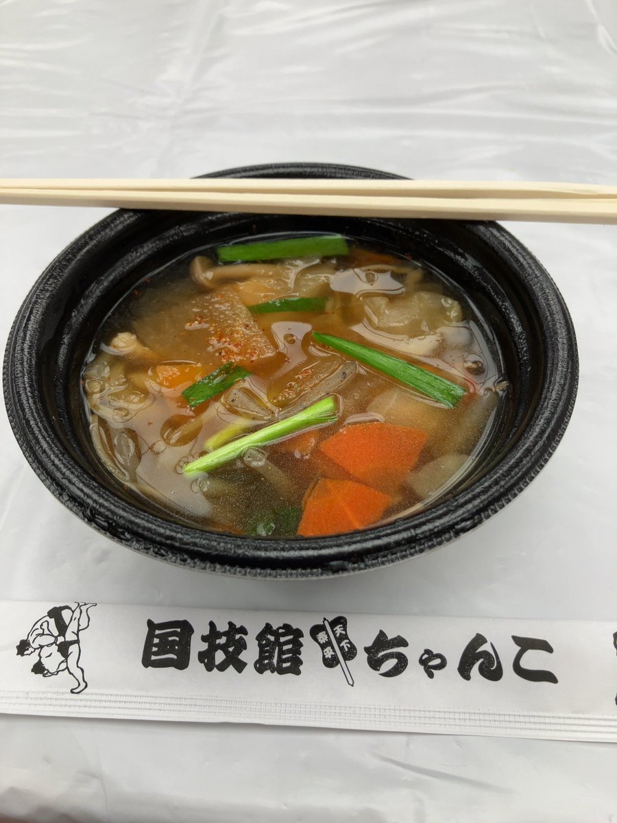 komebu3's tweet image. 国技館ちゃんこ
本日は高田川部屋仕様の醤油出汁

ちょっと甘みも感じられ美味し！
こりゃ、一番人気も頷ける

#大相撲
#国技館グルメ
#国技館ちゃんこ