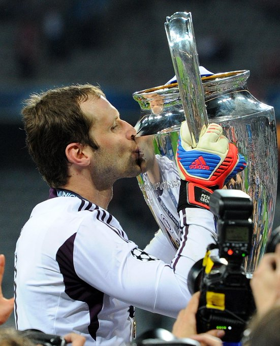 soccer_central1's tweet photo. 📚 Petr Čech spent 8 hours studying Bayern Munich's penalty takers before the UCL final in 2012. 

He saved Robben's penalty in extra time, dived the right way for every spot-kick in the shoot-out, denying Schweinsteiger and Olić's efforts. 👏

Happy birthday Petr. 🎂 https://t.co/B83zsi7ukE