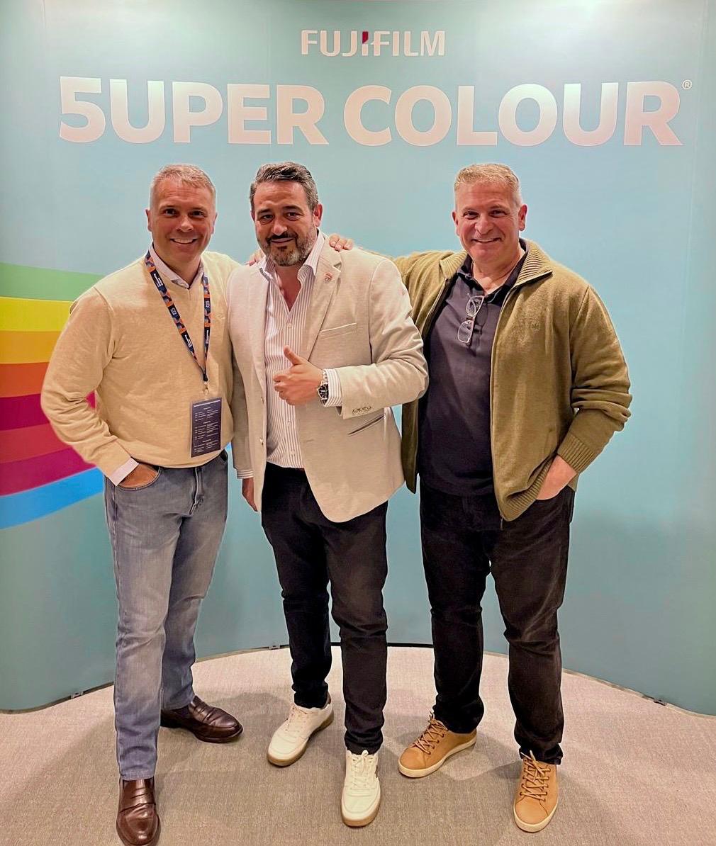 Lagom Group (@lagom_ds) on Twitter photo 📸Nos enorgullece que nuestro CEO, Alejandro Brea, y nuestro equipo estén asistiendo a la Conferencia Europea de Partners de <a href="/FUJI_PRINT_ES/">FUJIFILM Printing Solutions España</a> .
Agradecidos de ser un equipo clave en España.
💪¡Seguimos creciendo juntos!
#FujifilmPrint #PartnerConference #Madrid 📸Nos enorgullece que nuestro CEO, Alejandro Brea, y nuestro equipo estén asistiendo a la Conferencia Europea de Partners de <a href="/FUJI_PRINT_ES/">FUJIFILM Printing Solutions España</a> .
Agradecidos de ser un equipo clave en España.
💪¡Seguimos creciendo juntos!
#FujifilmPrint #PartnerConference #Madrid