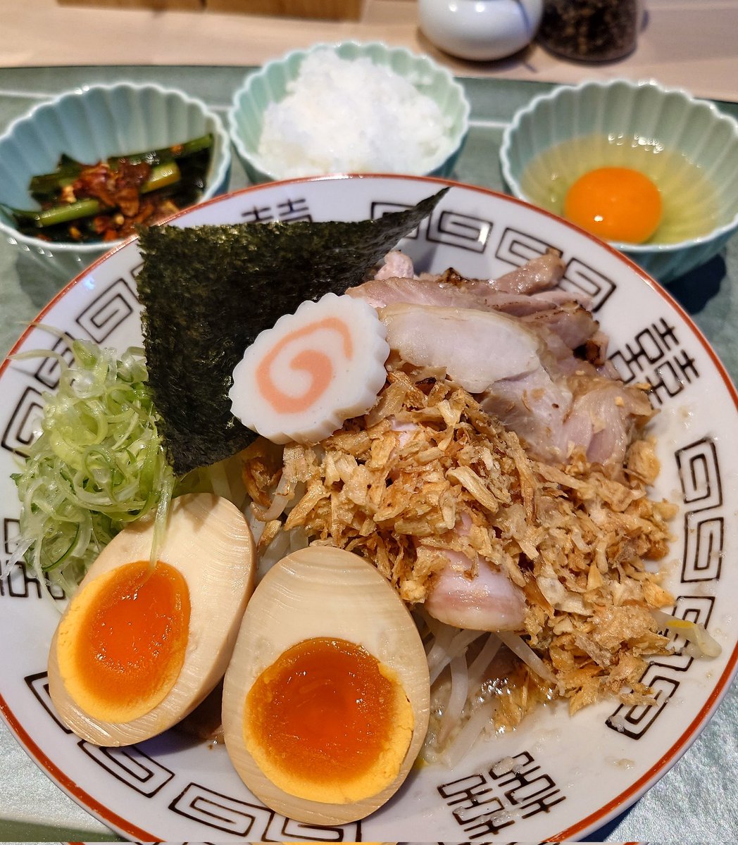 Milky_nouen's tweet photo. おつ農っす‼️～らぁ麺 花萌葱
本日の滑り込みｷﾞﾘｷﾞﾘｾｰﾌの遅ランチ…
特製辛まぜそば…2度目かな？でもなんかね～凄く美味いンですけど～🙌丼底のうまっ！なタレと背脂と鶏油が程よく絡んだ自家製極太麺と🍚ニラ🥚が美味すぎ😋👌
岩間店長スタッフさん✨本日も美味いっ！をご馳走様でした❣️ https://t.co/AFtT4Fu116