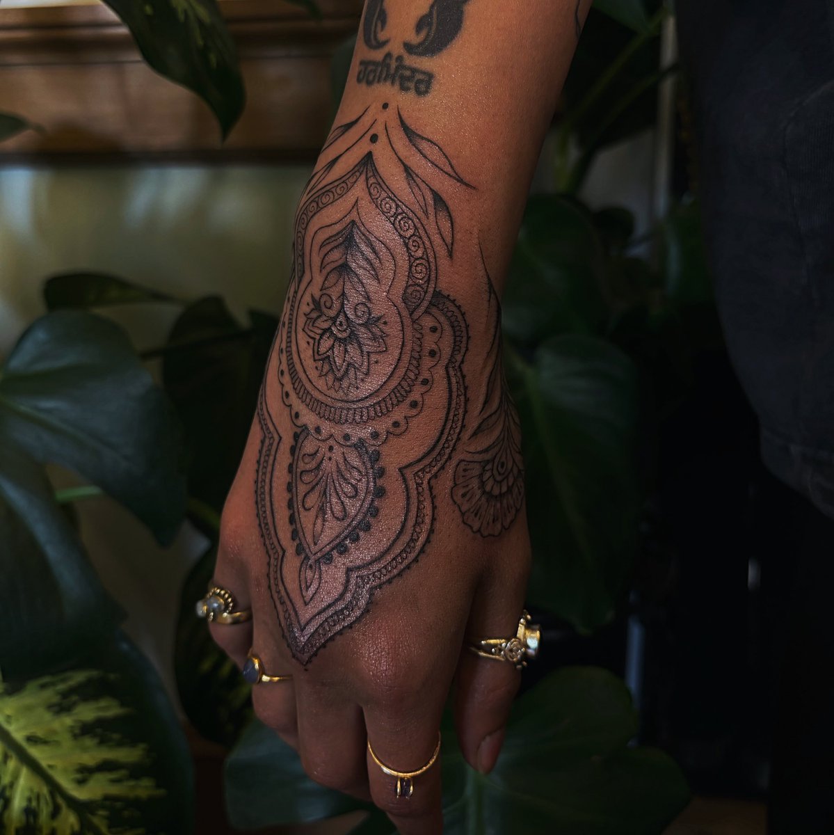 Hand tattoos >>> love to do more of these