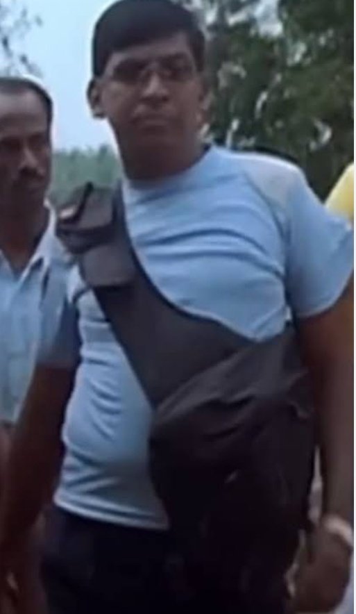 kapildeva07's tweet photo. @airportmoorthy வணக்கம்டா மாப்ள பெரம்பலூர்ல இருந்து 🤣🤣🤣  என்னடா உன் லக்கேஜ் எல்லாம் ஓட்டல்ல வச்சிட்டு ஓடிட்ட போல 🤣🤣🤣🤣 https://t.co/pMZlNcM0BF
