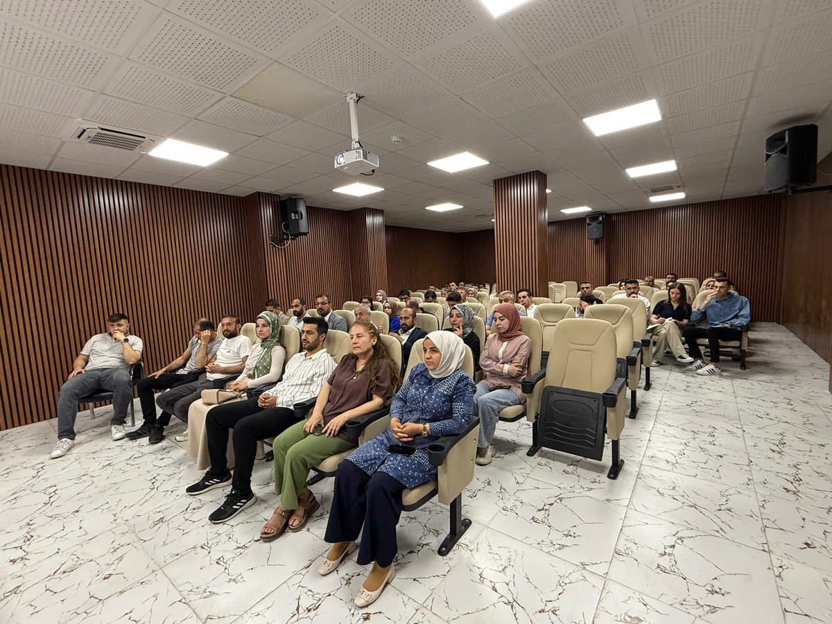 📍Şirvan’da kamu personeline diyabet farkındalık eğitimi verildi.
📚 Diyabetin nedenleri, belirtileri ve erken teşhisin önemi anlatıldı.
👩‍⚕️ Eğitimi Diyabet İl Koordinatörü Ayşegül Bilim verdi.
🎯 Amaç: Kamu personelini bilinçlendirmek. #Şirvan #Diyabet #SağlıkEğitimi