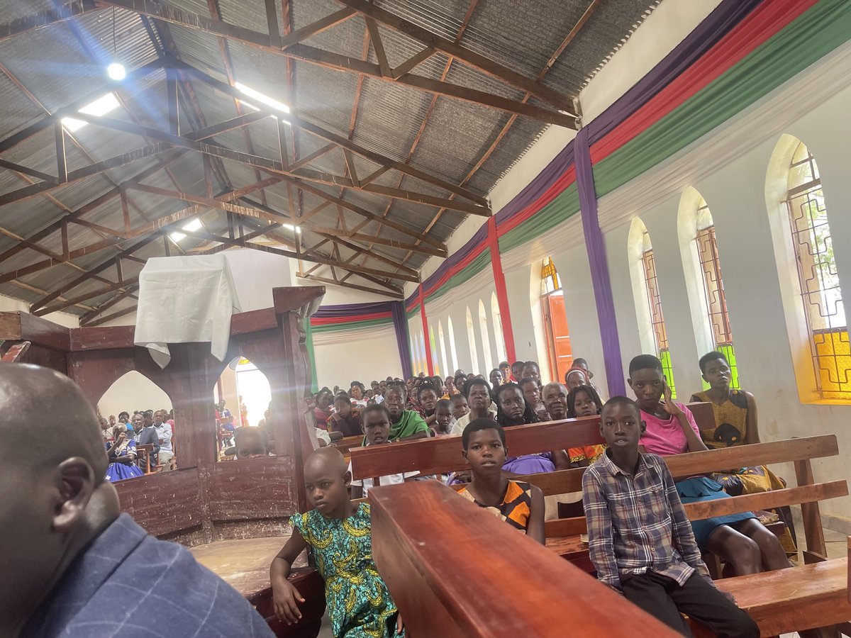 Nyakikongoro_R's tweet image. At Rushozi COU I encountered the parishioners to spread message of love combined with hard work. Rushozi as a model district should reflect the name model