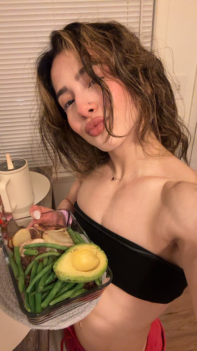 amazonianbeaut3's tweet photo. Don't forget to meal prep! #RubyRivera https://t.co/b2mTBT9v1u