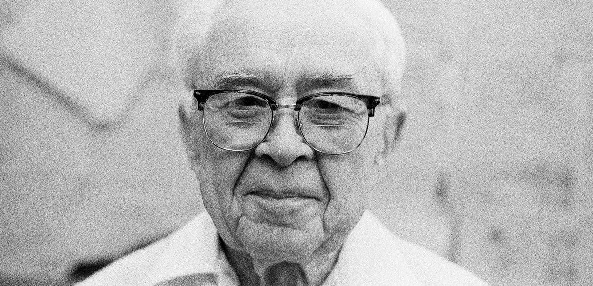 mariobianchi18's tweet photo. Il #20maggio 1918 nasceva #EdwardLewis. Genetista. Nobel nel 1995 con C. Nüsslein-Volhard ed E. Wieschaus per aver scoperto le funzioni dello sviluppo embrionale precoce della mosca della frutta. Classificò i 15 geni che determinano il piano e la formazione di segmenti corporei. https://t.co/jBRcyNIWwP