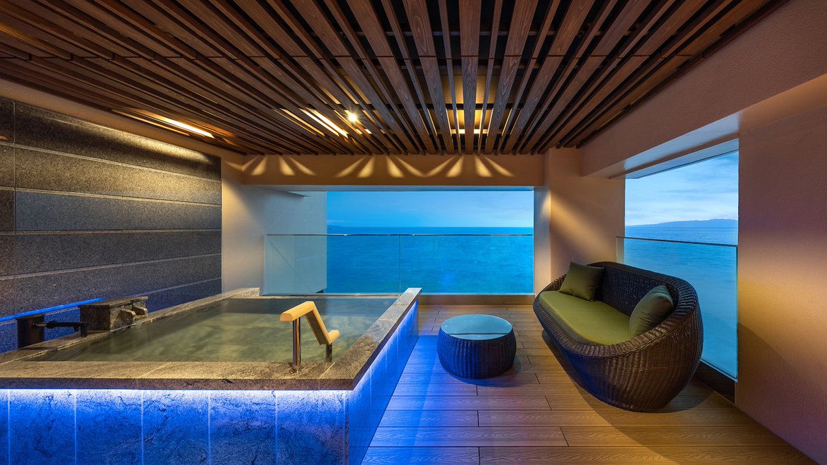 伊豆にある「食べるお宿 浜の湯」って宿
特に海側の景色が最高で、食事も美味しすぎるので食べすぎちゃう宿に改名した方がいい