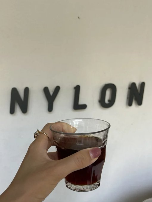 Hidden in a community, it is bustling with people and the service is very friendly. I tried a cup of Rwandan hand-brewed beans, which was a bit light for my taste. The barista explained that they use 1:17 fast brewing, which does taste lighter. It depends on personal taste.