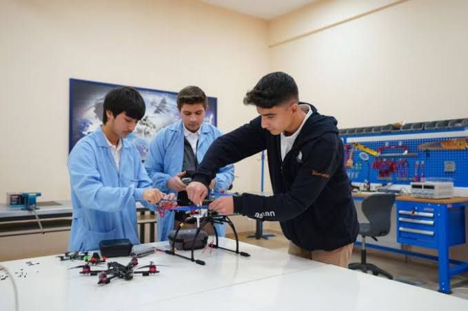 #Çırak olmadan #Kalfa olmadan #Usta olunur mu?

Sayın <a href="/RTErdogan/">Recep Tayyip Erdoğan</a>

Hangisine verecekseniz ona verin müjdeyi, hepsi kabulümüz.

<a href="/dbdevletbahceli/">Devlet Bahçeli</a>
<a href="/eczozgurozel/">Özgür Özel</a>

Ekonomi Şûrası
#TOBBStajaÇırağaÇözümOlsun